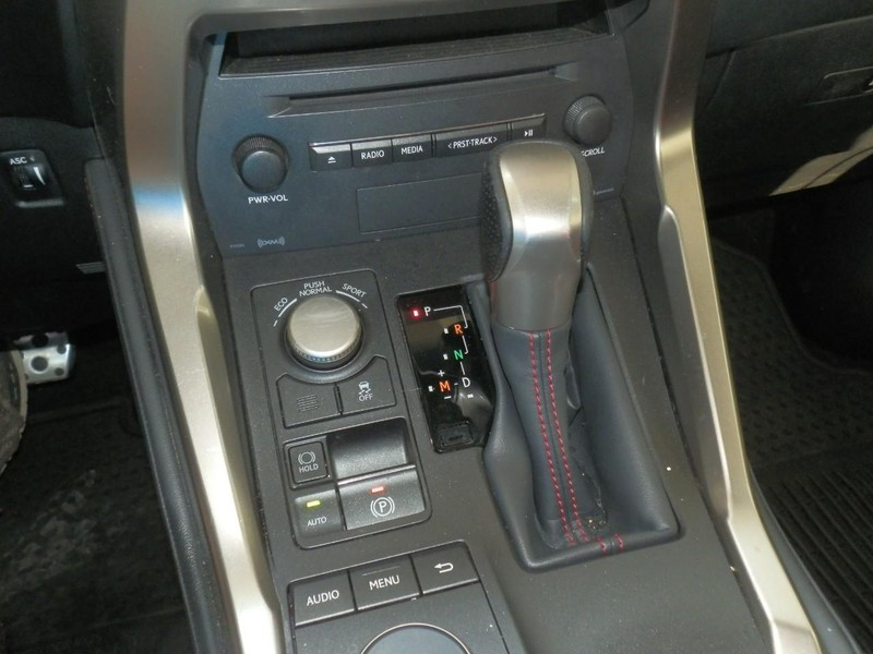 Lexus NX 200t Vehicle Full-screen Gallery Image 26