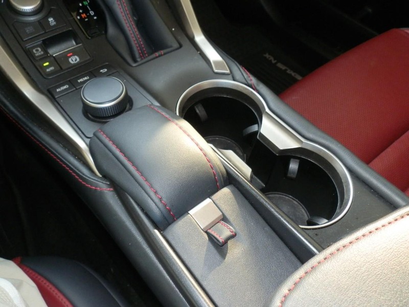 Lexus NX 200t Vehicle Full-screen Gallery Image 27