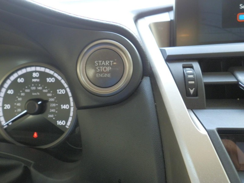 Lexus NX 200t Vehicle Full-screen Gallery Image 31