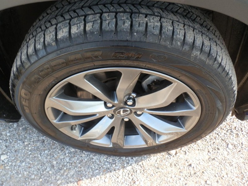 Lexus NX 200t Vehicle Full-screen Gallery Image 34