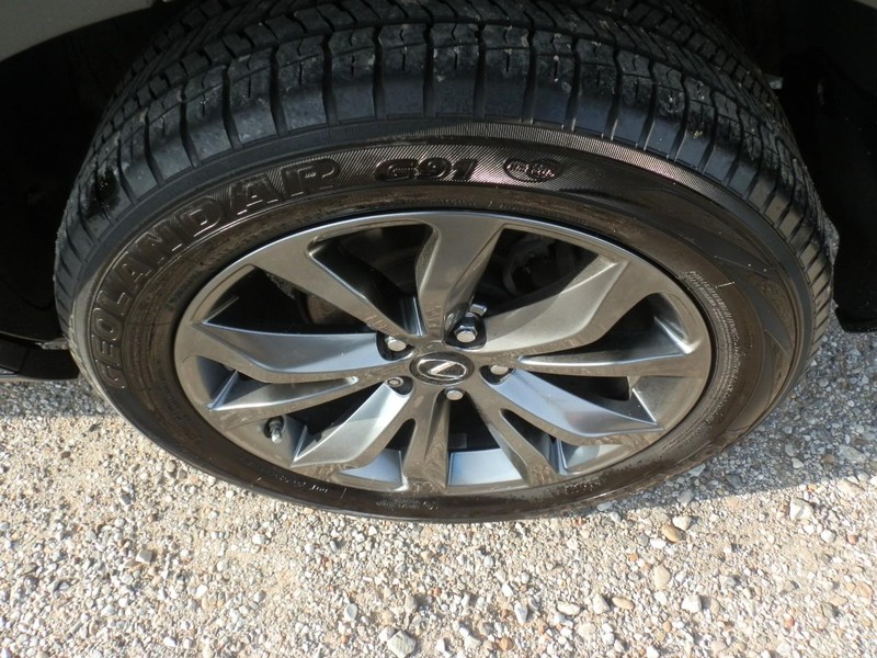 Lexus NX 200t Vehicle Full-screen Gallery Image 36