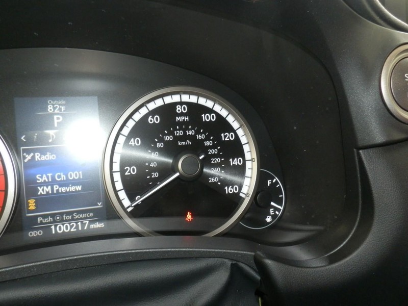 Lexus NX 200t Vehicle Full-screen Gallery Image 39