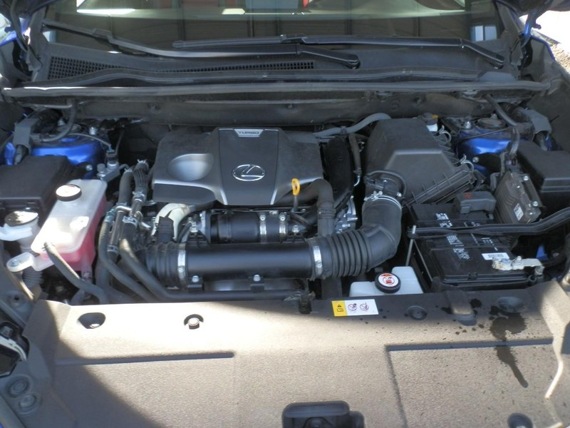 Lexus NX 200t Vehicle Full-screen Gallery Image 41