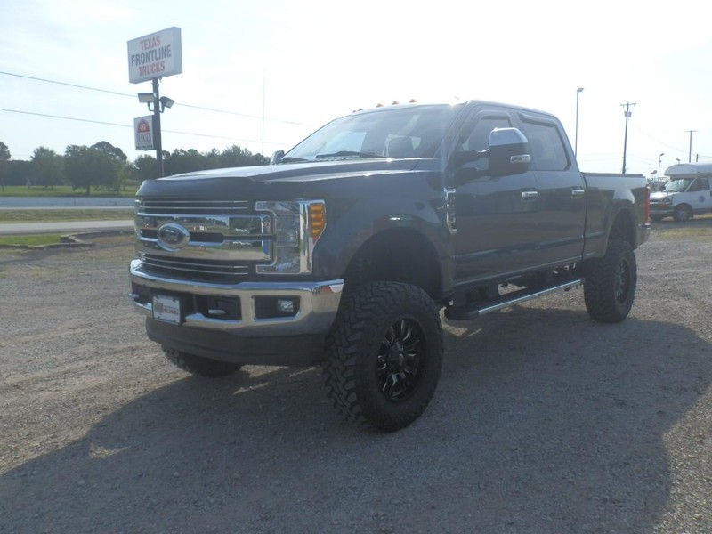 Ford Super Duty F-250 Vehicle Full-screen Gallery Image 02