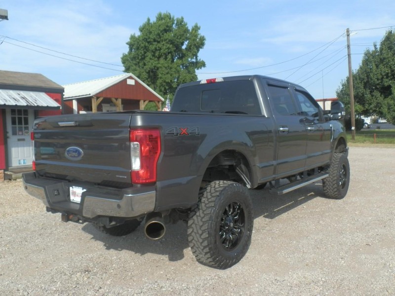 Ford Super Duty F-250 Vehicle Full-screen Gallery Image 04