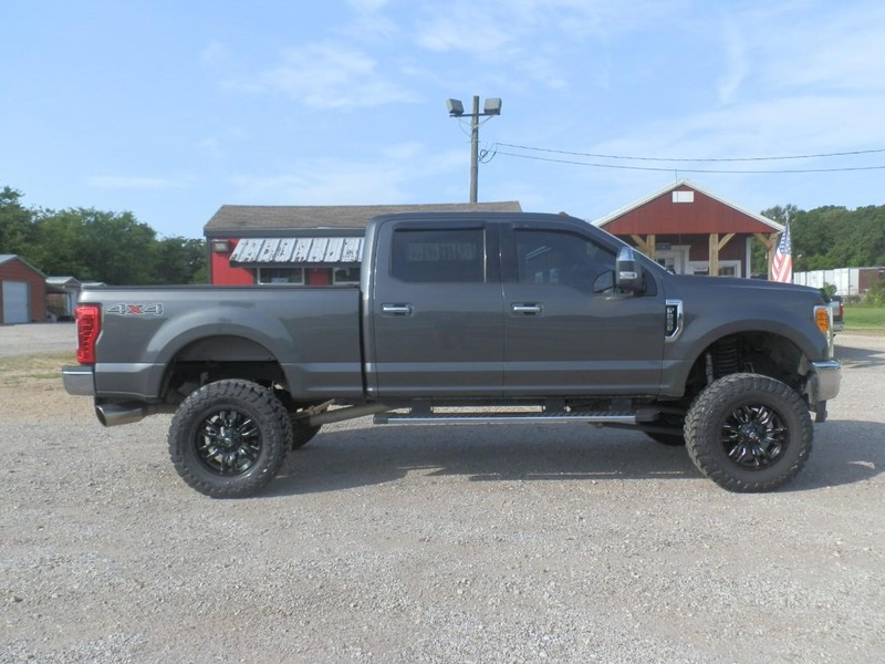 Ford Super Duty F-250 Vehicle Full-screen Gallery Image 06