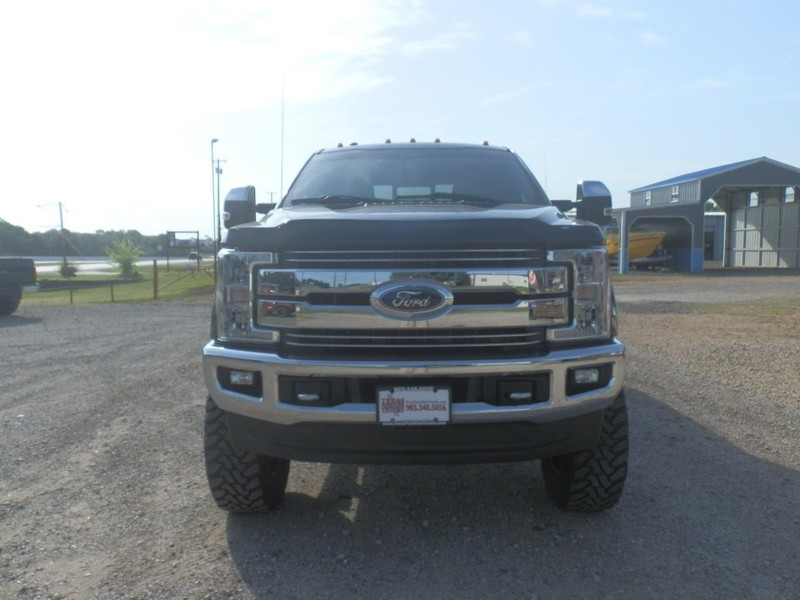 Ford Super Duty F-250 Vehicle Full-screen Gallery Image 07