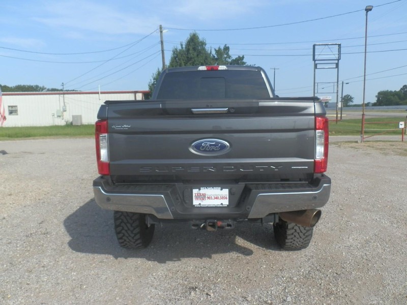 Ford Super Duty F-250 Vehicle Full-screen Gallery Image 08