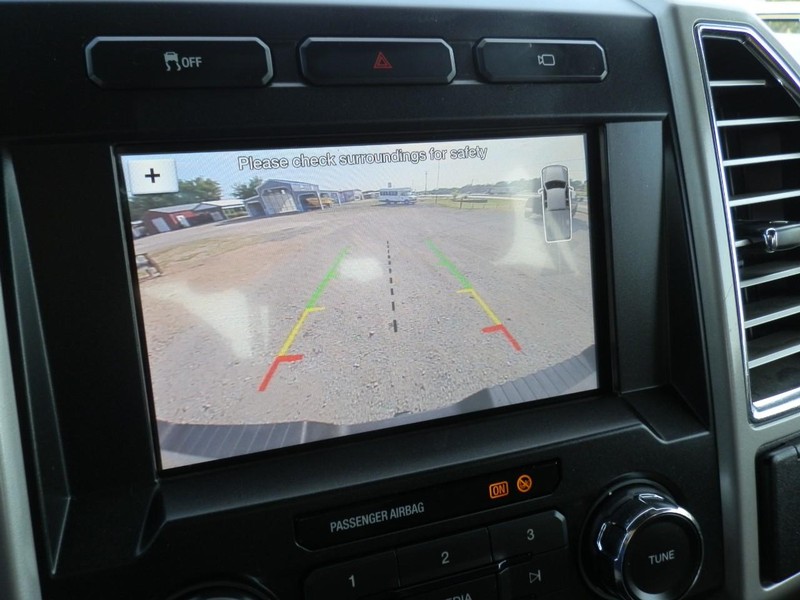 Ford Super Duty F-250 Vehicle Full-screen Gallery Image 15