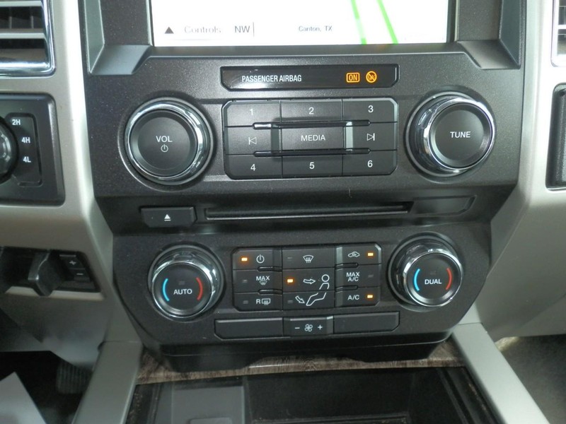 Ford Super Duty F-250 Vehicle Full-screen Gallery Image 17