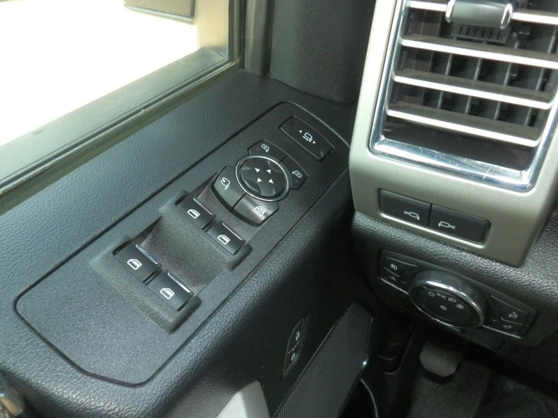 Ford Super Duty F-250 Vehicle Full-screen Gallery Image 18