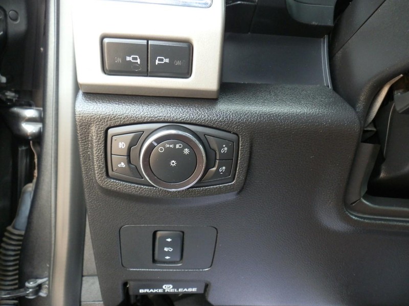 Ford Super Duty F-250 Vehicle Full-screen Gallery Image 21