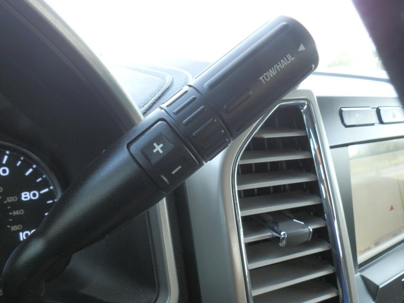 Ford Super Duty F-250 Vehicle Full-screen Gallery Image 22