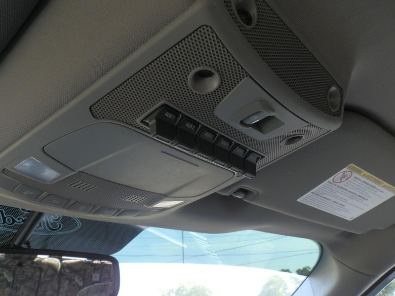 Ford Super Duty F-250 Vehicle Full-screen Gallery Image 24