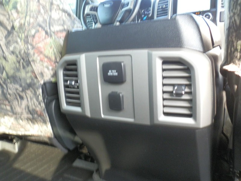 Ford Super Duty F-250 Vehicle Full-screen Gallery Image 25