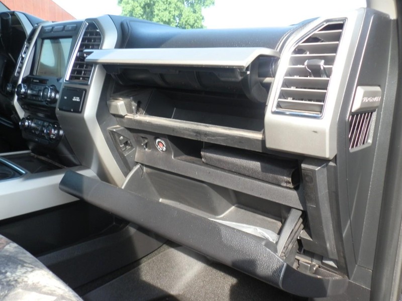 Ford Super Duty F-250 Vehicle Full-screen Gallery Image 27