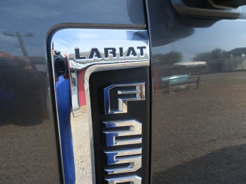 Ford Super Duty F-250 Vehicle Full-screen Gallery Image 31