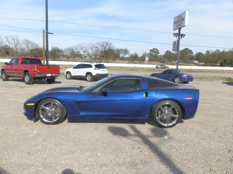 Chevrolet Corvette Vehicle Full-screen Gallery Image 05