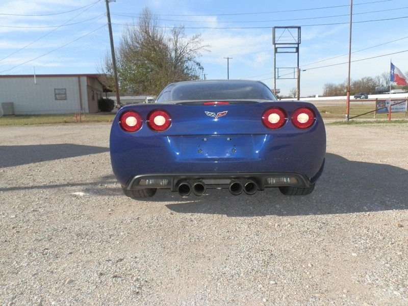 Chevrolet Corvette Vehicle Full-screen Gallery Image 08