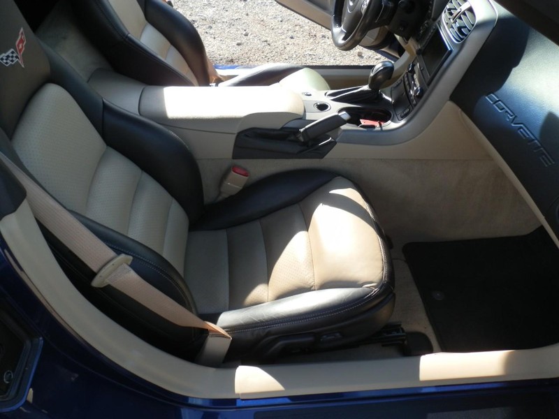 Chevrolet Corvette Vehicle Full-screen Gallery Image 10