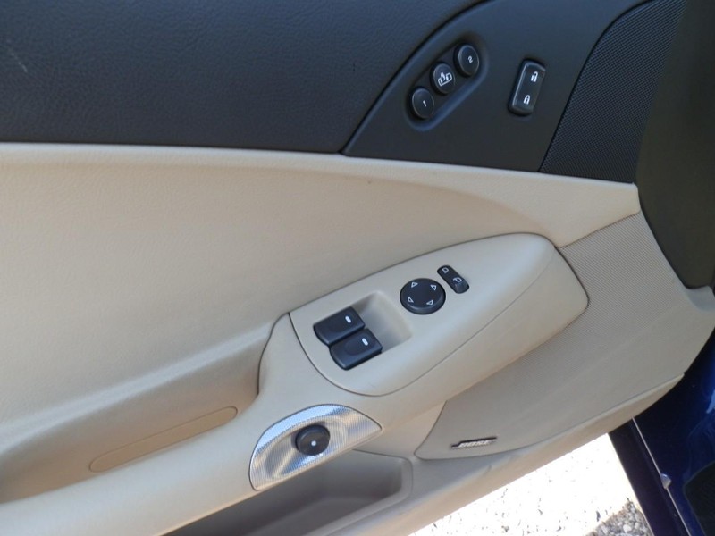 Chevrolet Corvette Vehicle Full-screen Gallery Image 11