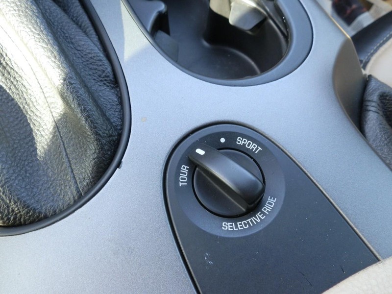 Chevrolet Corvette Vehicle Full-screen Gallery Image 17