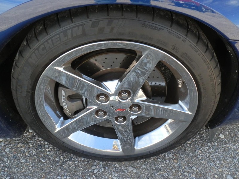 Chevrolet Corvette Vehicle Full-screen Gallery Image 25