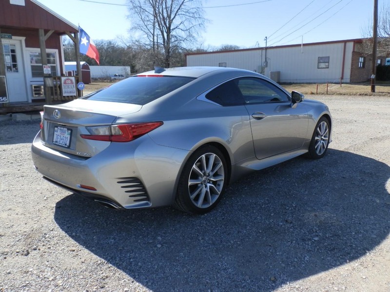 Lexus RC 350 Vehicle Full-screen Gallery Image 04