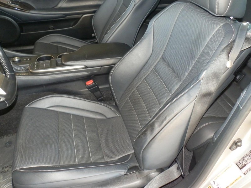 Lexus RC 350 Vehicle Full-screen Gallery Image 09