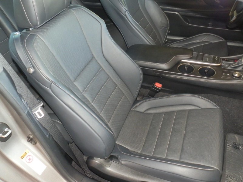 Lexus RC 350 Vehicle Full-screen Gallery Image 10