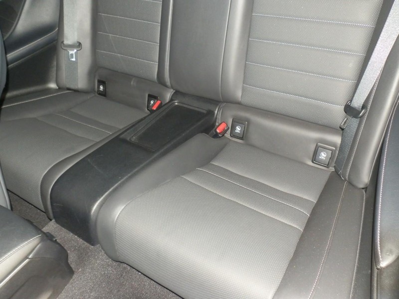 Lexus RC 350 Vehicle Full-screen Gallery Image 11