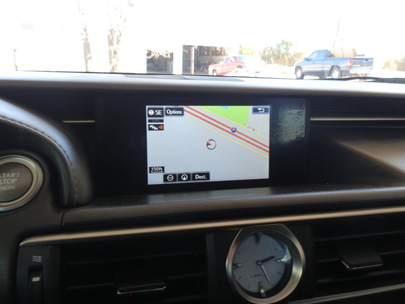 Lexus RC 350 Vehicle Full-screen Gallery Image 12