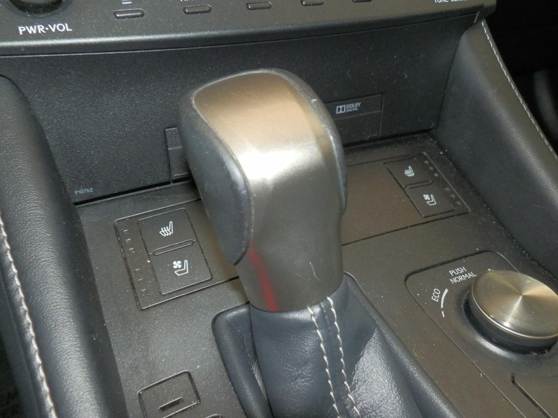 Lexus RC 350 Vehicle Full-screen Gallery Image 15