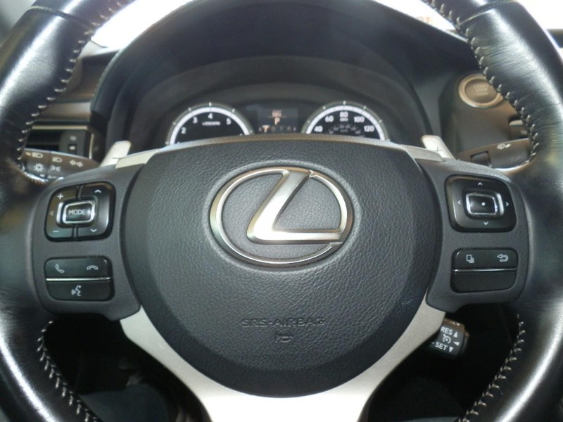 Lexus RC 350 Vehicle Full-screen Gallery Image 16
