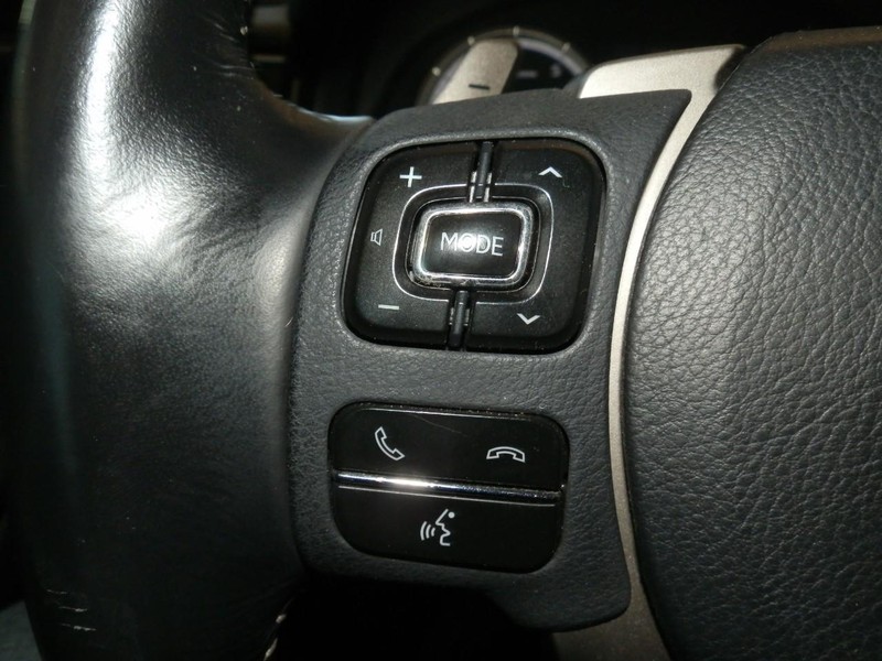 Lexus RC 350 Vehicle Full-screen Gallery Image 17