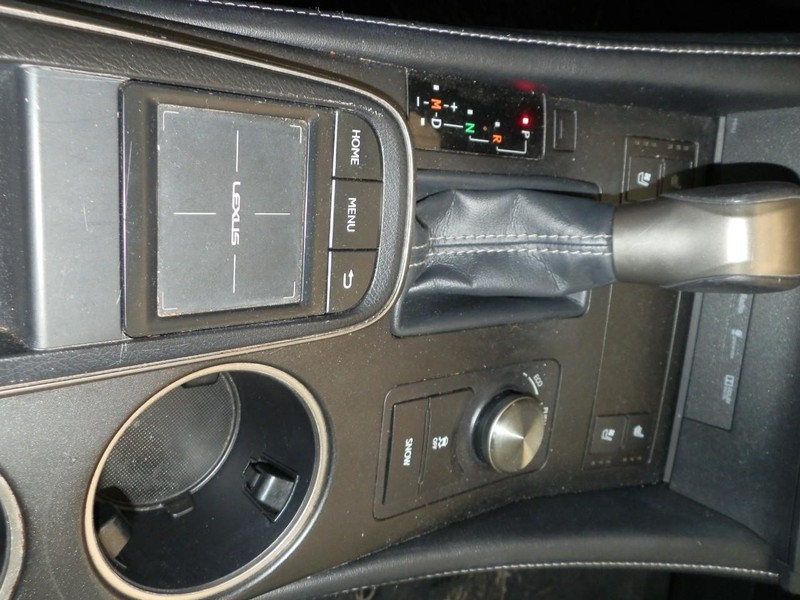 Lexus RC 350 Vehicle Full-screen Gallery Image 20