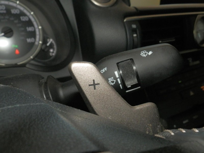 Lexus RC 350 Vehicle Full-screen Gallery Image 22