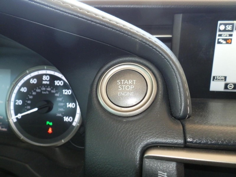 Lexus RC 350 Vehicle Full-screen Gallery Image 23