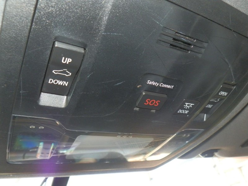 Lexus RC 350 Vehicle Full-screen Gallery Image 24