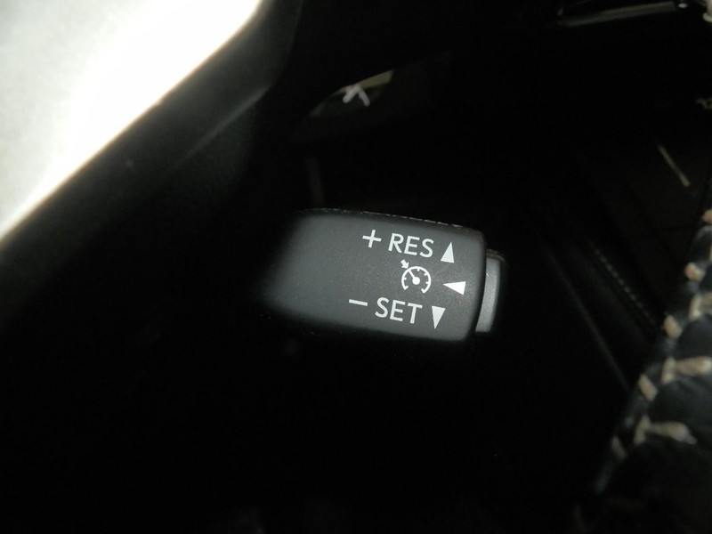 Lexus RC 350 Vehicle Full-screen Gallery Image 25