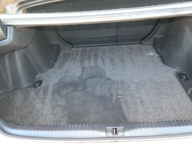 Lexus RC 350 Vehicle Full-screen Gallery Image 29