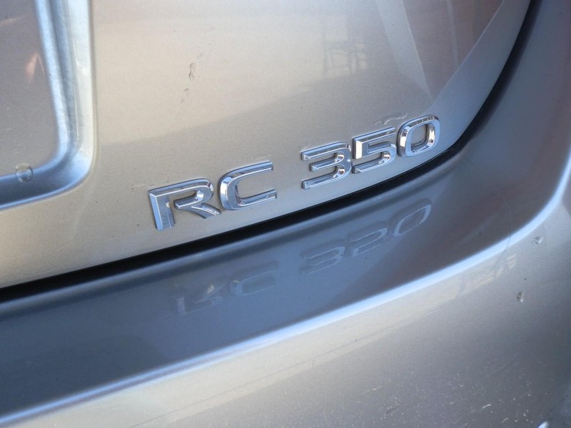 Lexus RC 350 Vehicle Full-screen Gallery Image 30