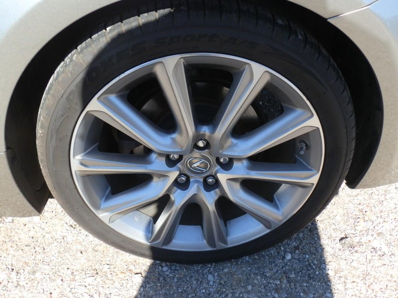 Lexus RC 350 Vehicle Full-screen Gallery Image 33