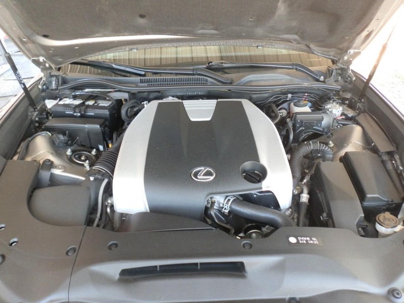 Lexus RC 350 Vehicle Full-screen Gallery Image 35