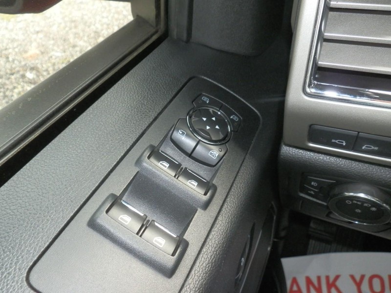 Ford F-150 Vehicle Full-screen Gallery Image 23