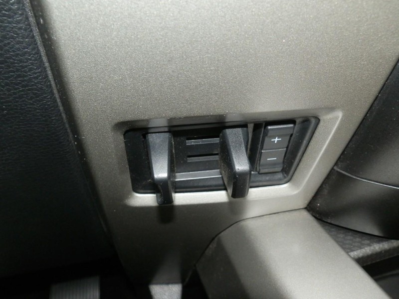 Ford F-150 Vehicle Full-screen Gallery Image 25