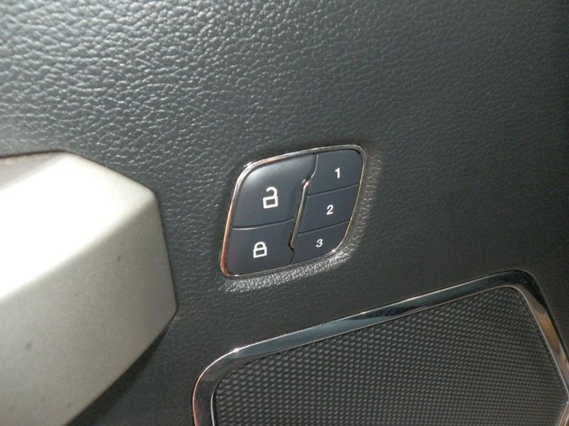 Ford F-150 Vehicle Full-screen Gallery Image 26