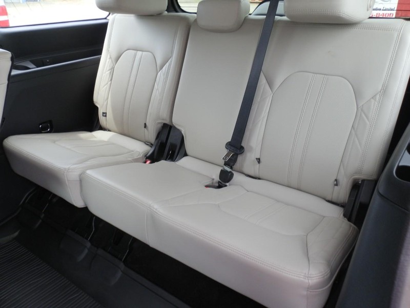 Ford Expedition Vehicle Full-screen Gallery Image 13