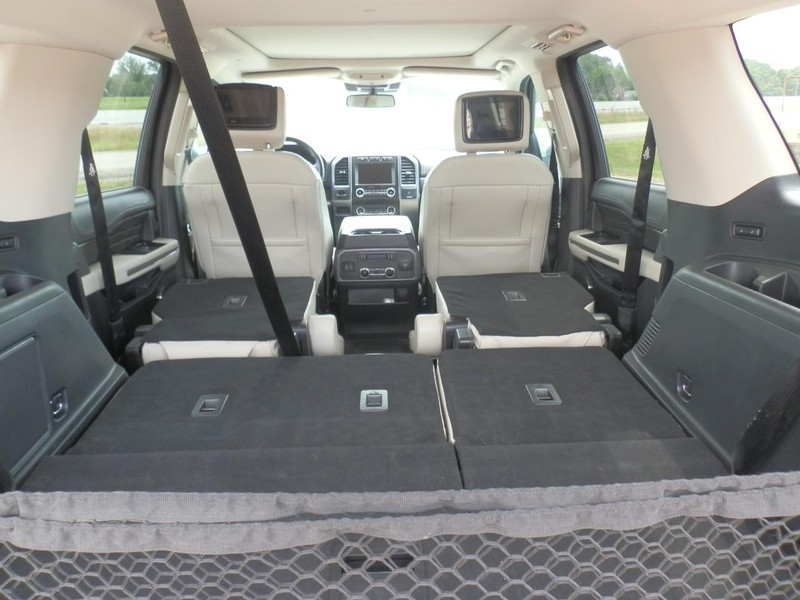 Ford Expedition Vehicle Full-screen Gallery Image 16