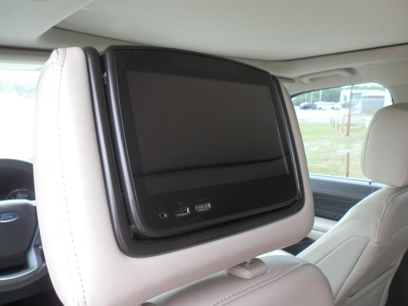 Ford Expedition Vehicle Full-screen Gallery Image 18